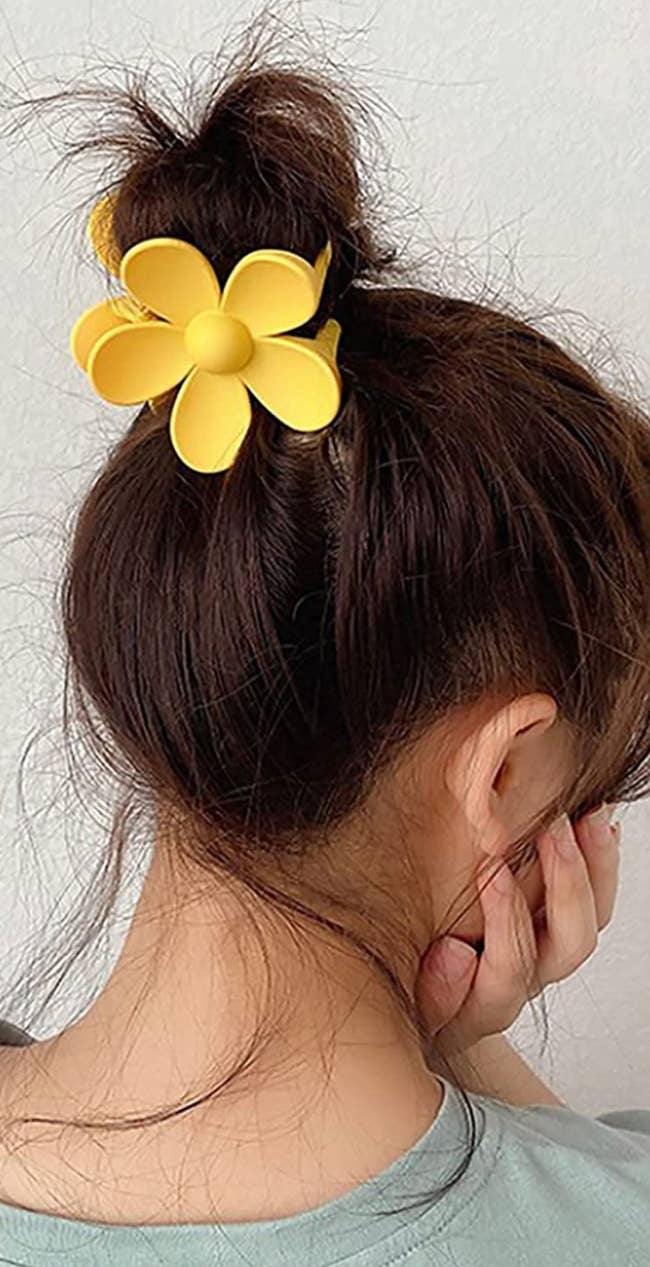 Huge Daisy Flower Hair Claws