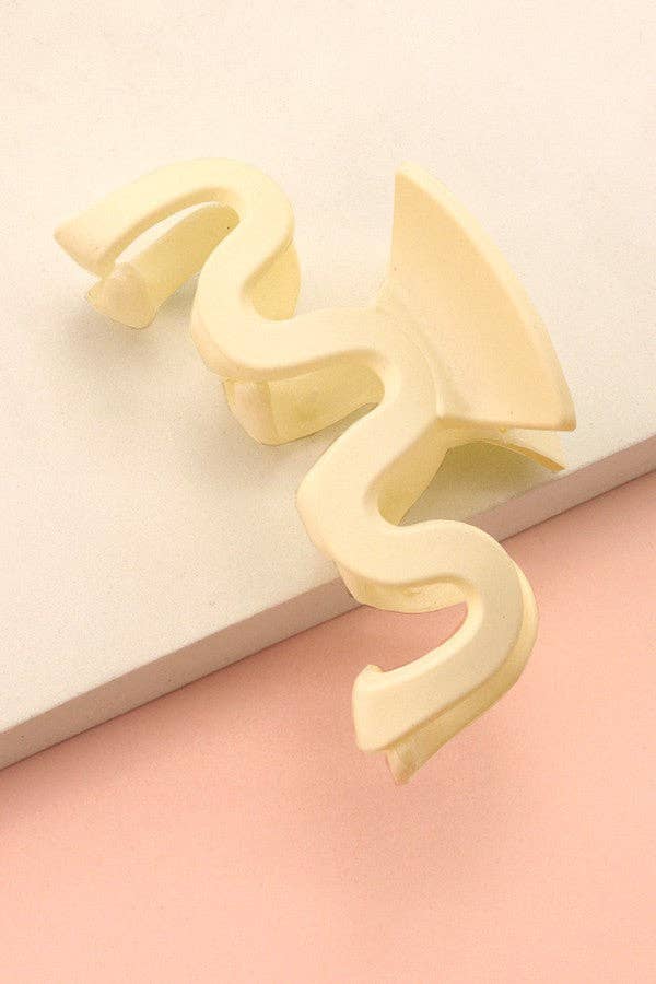MATTE WAVY MATT HAIR CLAW CLIPS