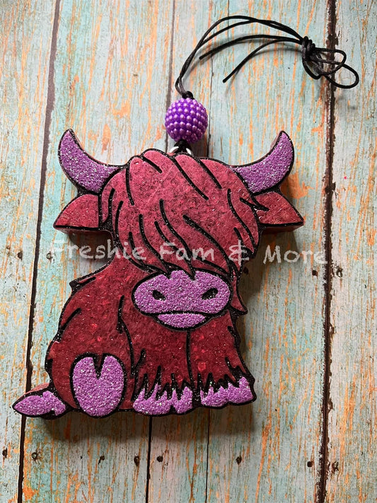 HIGHLAND COW WITH HEART FOOT