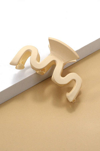 MATTE WAVY MATT HAIR CLAW CLIPS