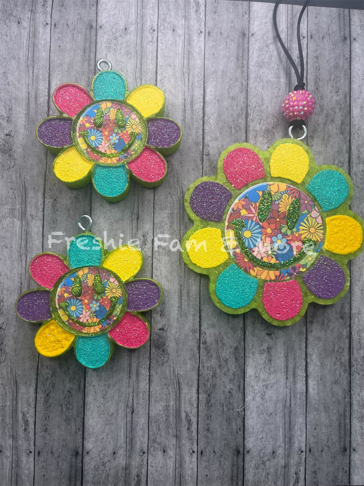 Retro Flower Smile & Vent Clip set of 2